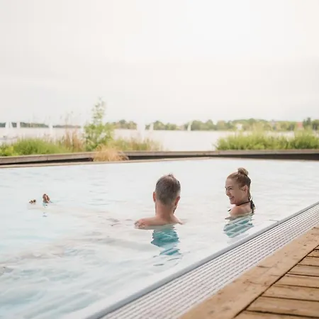 Отель Brandenburg & Fontane Therme Нойруппин