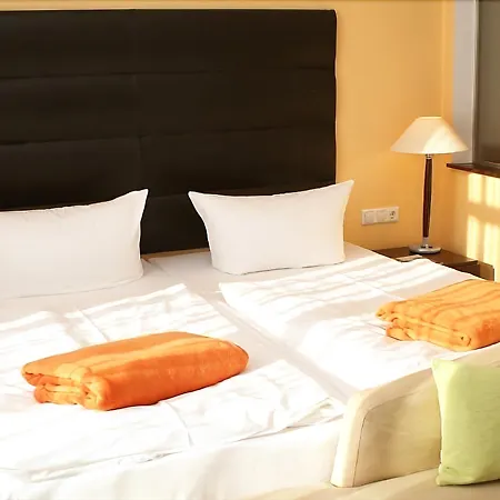 Brandenburg & Fontane Therme 호텔 4*