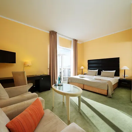 Brandenburg & Fontane Therme 4*