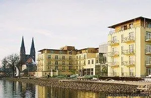 Отель Brandenburg & Fontane Therme Нойруппин