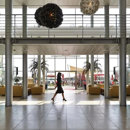 Brandenburg & Fontane Therme Отель Нойруппин