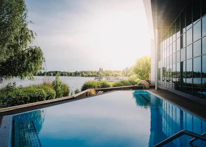 Brandenburg & Fontane Therme فندق