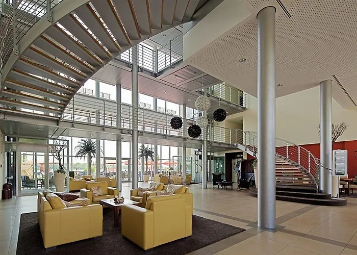 Brandenburg & Fontane Therme فندق 4*